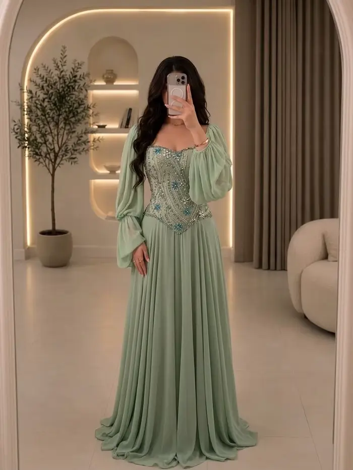 Robe de demoiselle d'honneur pour mariage au jardin à Dubaï, style henné |   Robe en mousseline de s