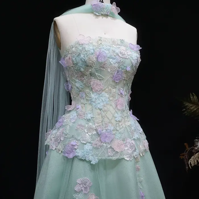 Robe de soirée élégante vert sauge Sharon Said 2026 avec écharpe