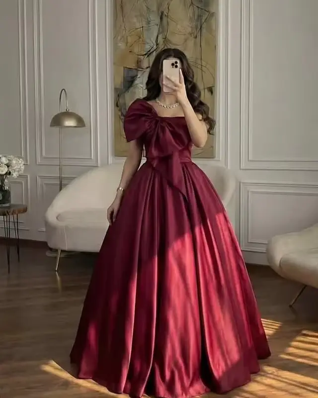 Robe de bal en satin acétate avec décolleté audacieux et soutien-gorge intégré pour femmes occasions spéciales comme bal et cérémonies