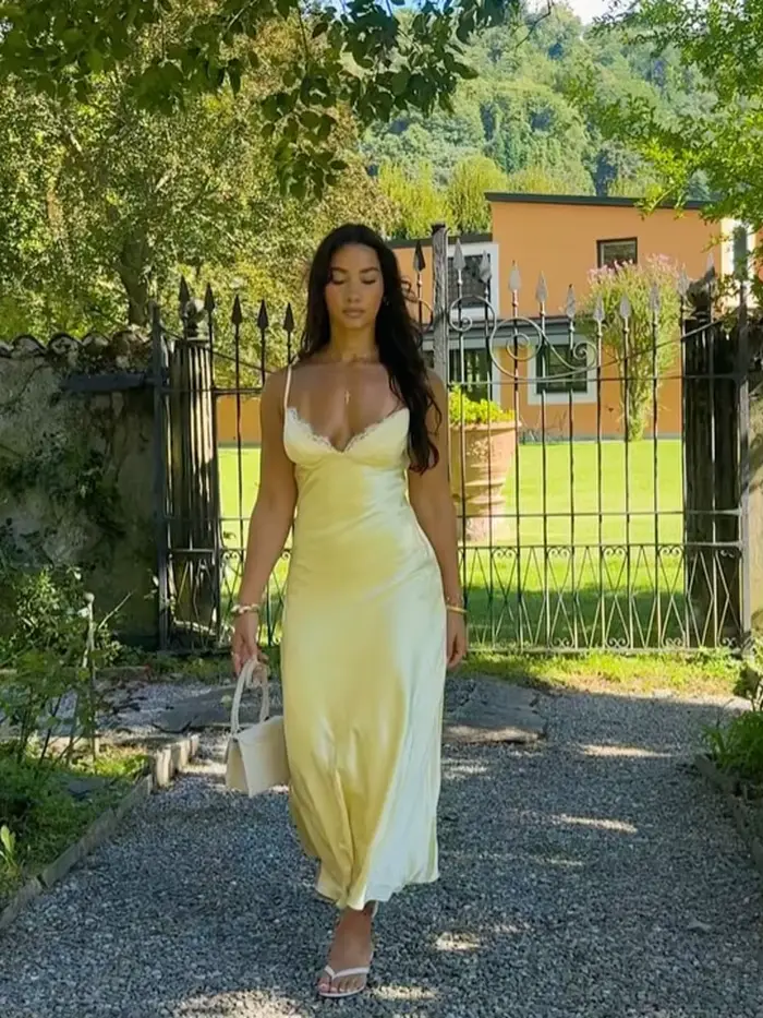 Robe longue en satin jaune pour femme