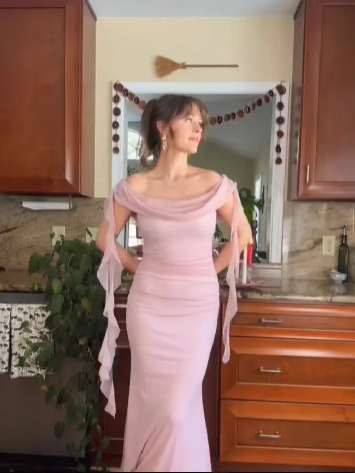 Robe longue drapée rose pour femme