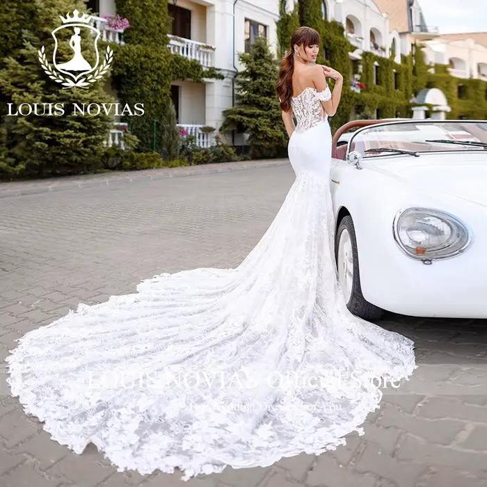 Robe de mariée sirène LOUIS NOVIAS moderne avec train cathédrale royal broderies dentelle et satin pour mariage ou gala