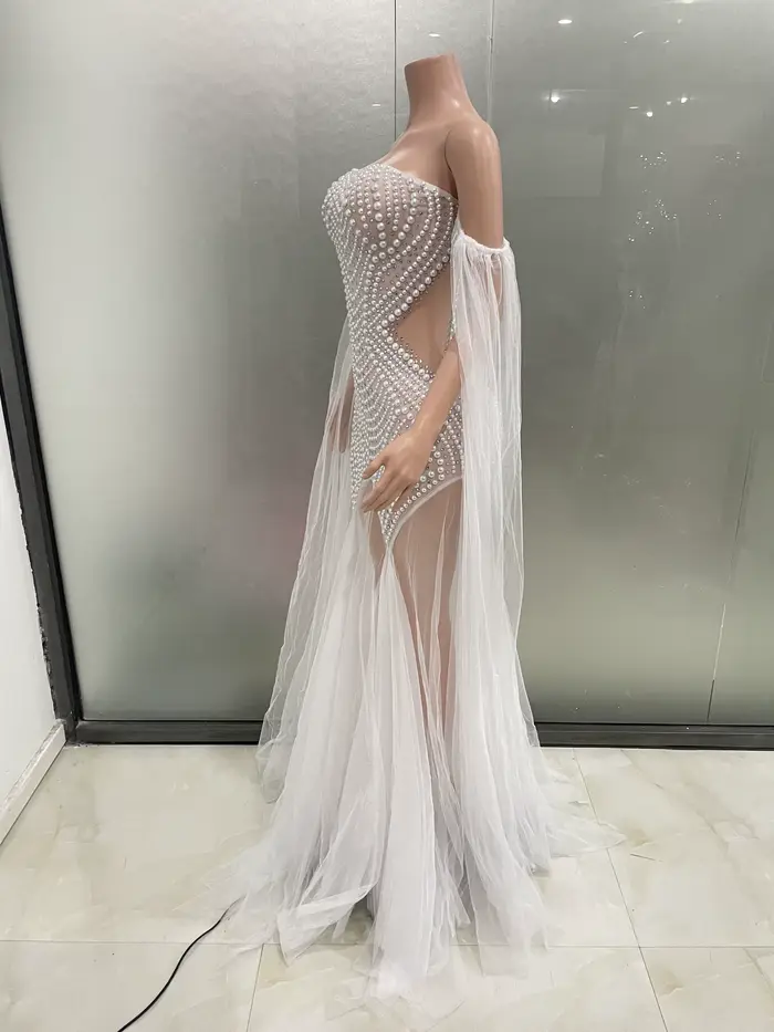 Robe sans bretelles en perles blanches pour femmes