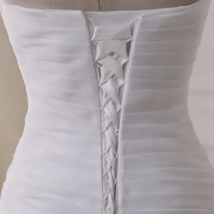 Robe de mariée sirène personnalisée en polyester avec décolleté MON AMOUR et train de balayage pour cérémonies de mariage traditionnelles et modernes