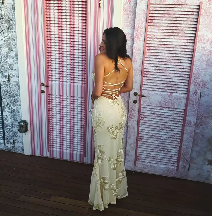 Robe sirène dos nu femme élégante avec broderie et lacets pour occasions spéciales et soirées