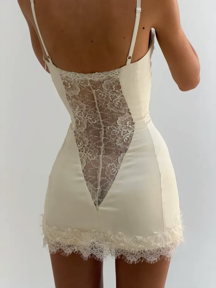 Nouvelle robe d'été moulante sexy à col halter en dentelle avec ceinture
