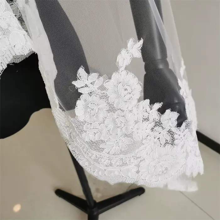 Voile de mariée long en dentelle ivoire style cathédrale 300 cm avec bordure appliquée pour mariage élégant