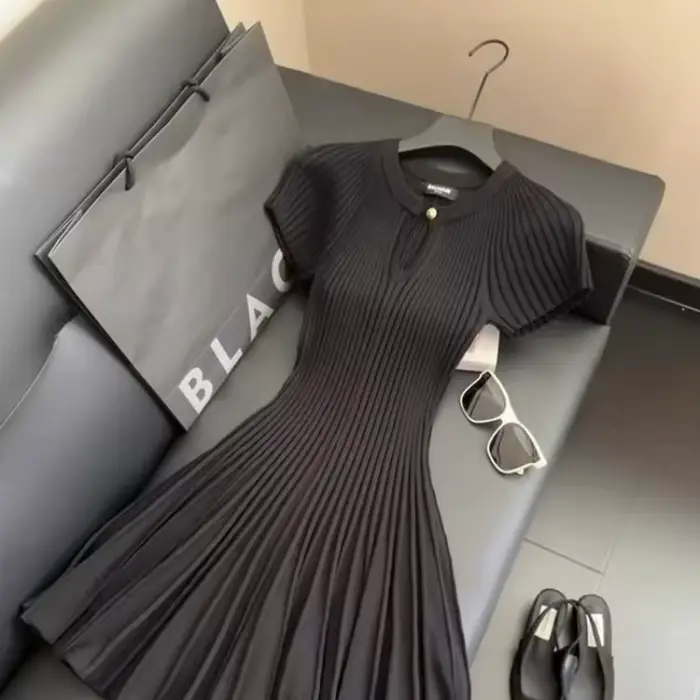 Nouvelle robe tricotée noire