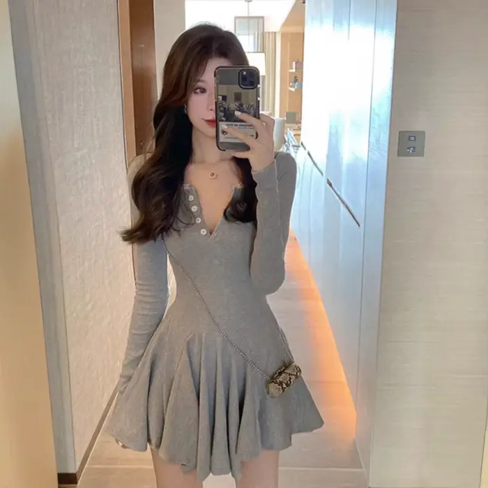 Robe bouffante noire à manches longues pour femmes