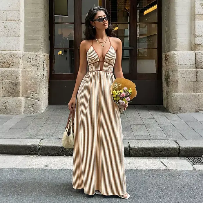 Robes d'été pour femmes 2026 Nouvelle robe dos nu à licou sans manches col en V profond taille haute sexy pour les vacances à la plage à rayures