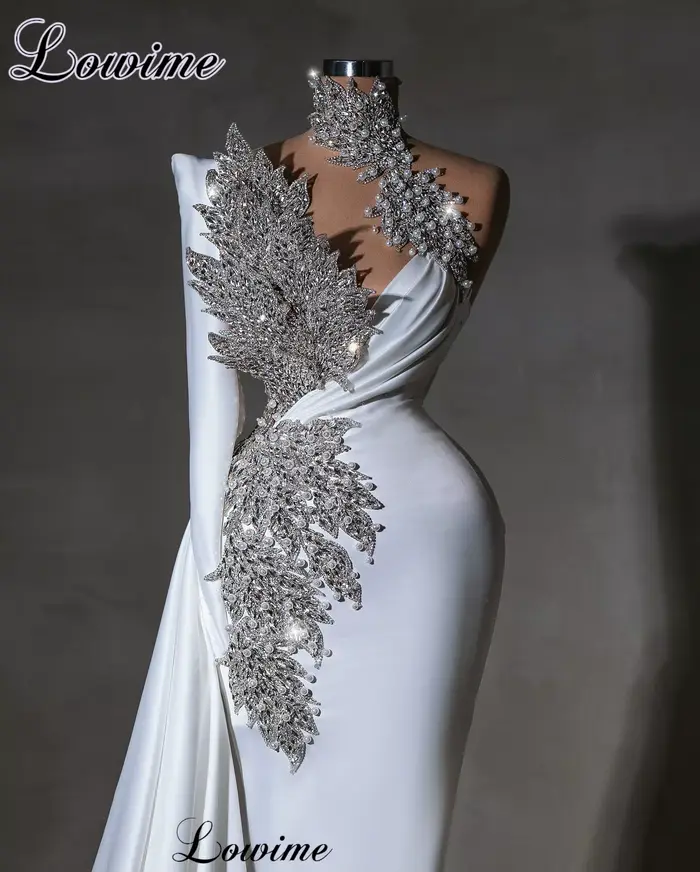 Robe de soirée blanche à col haut