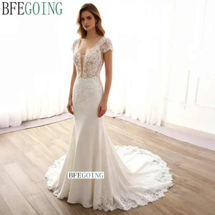 Robes de mariée sirène/trompette en crêpe de dentelle avec traîne chapelle