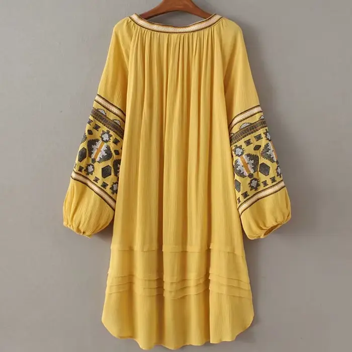Robe Boho en coton pour femmes, broderie florale, col rond, pompon, lanterne, manches longues, chemise Vintage, décontractée, vacances