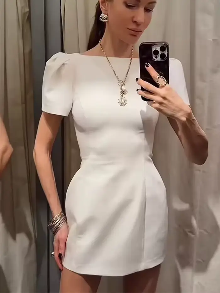 Robe courte élégante pour femmes