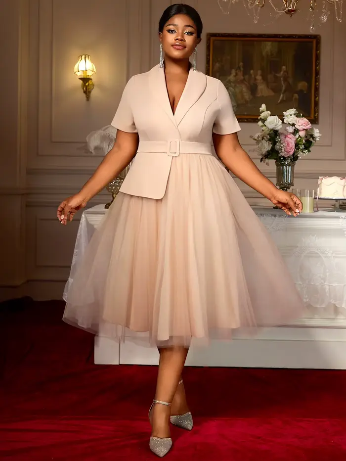 Robe élégante grande taille à manches courtes et jupe en tulle superposée, parfaite pour les mariage