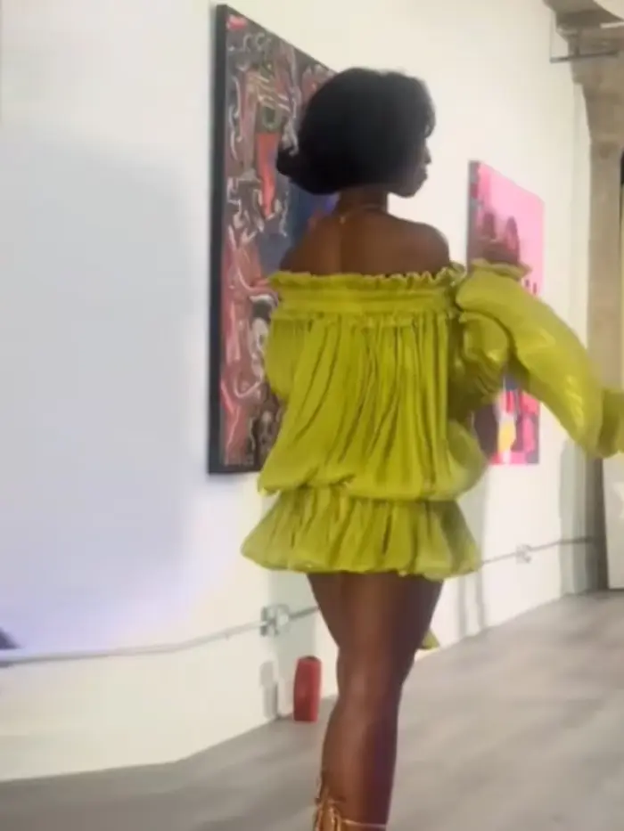 Robe Courte Plissée Vert Citron Épaules Dénudées Chic Taille Froncée Effet Bulle Vistidos Femme Manches Longues