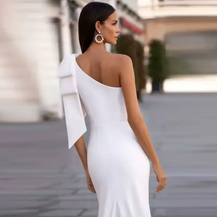 Robe de mariée sirène en mousseline et satin avec décolleté cuillère et applications en cristal pour femmes grandes tailles occasions spéciales
