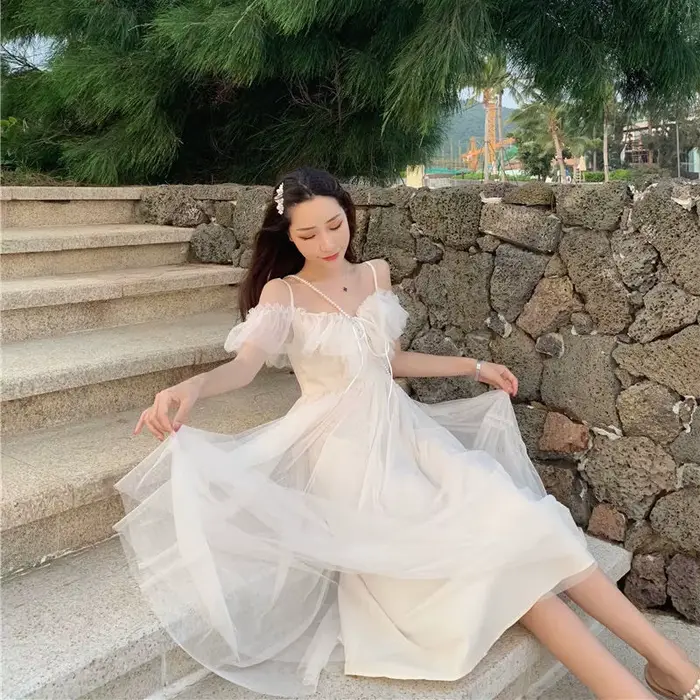 Robe d'été élégante en mousseline de soie et dentelle pour femme