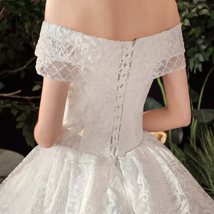 Robe de Mariée Élégante en Dentelle avec Traîne Col Bateau Luxe Occasions Spéciales Blanc Ivoire Taille Personnalisable