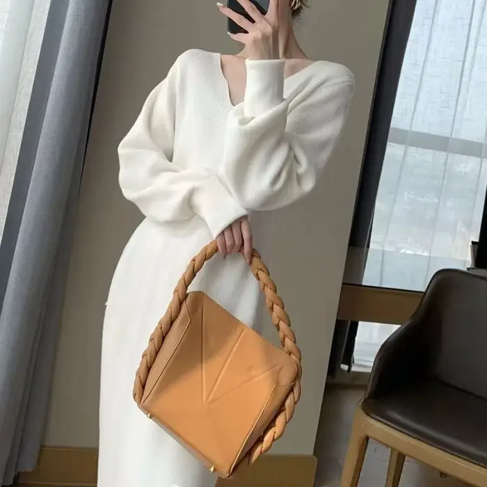 Robe blanche à col en V pour femmes