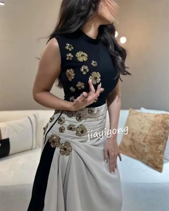Robe de bal longue multicolore en polyester plissé coupe droite avec soutien-gorge intégré pour soirée de gala et événement spécial