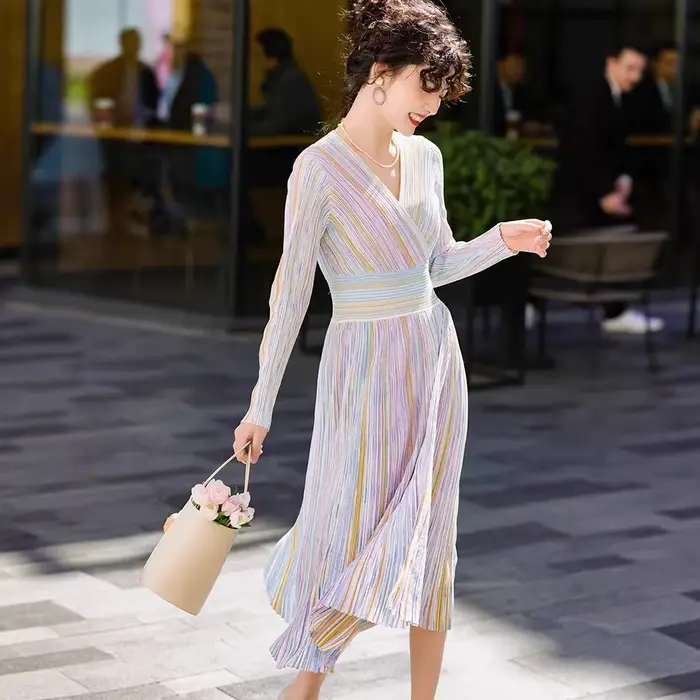 Robe midi en maille côtelée rayée arc-en-ciel pastel
