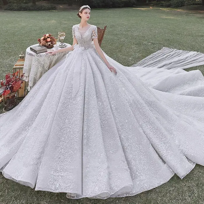 Robe de mariée à manches courtes