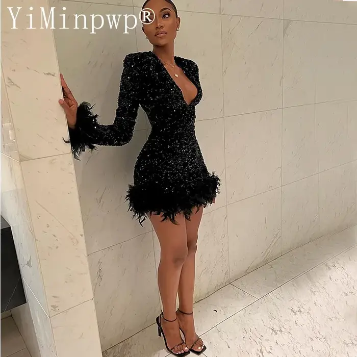 Robe de cocktail noire à col en V profond pour femme