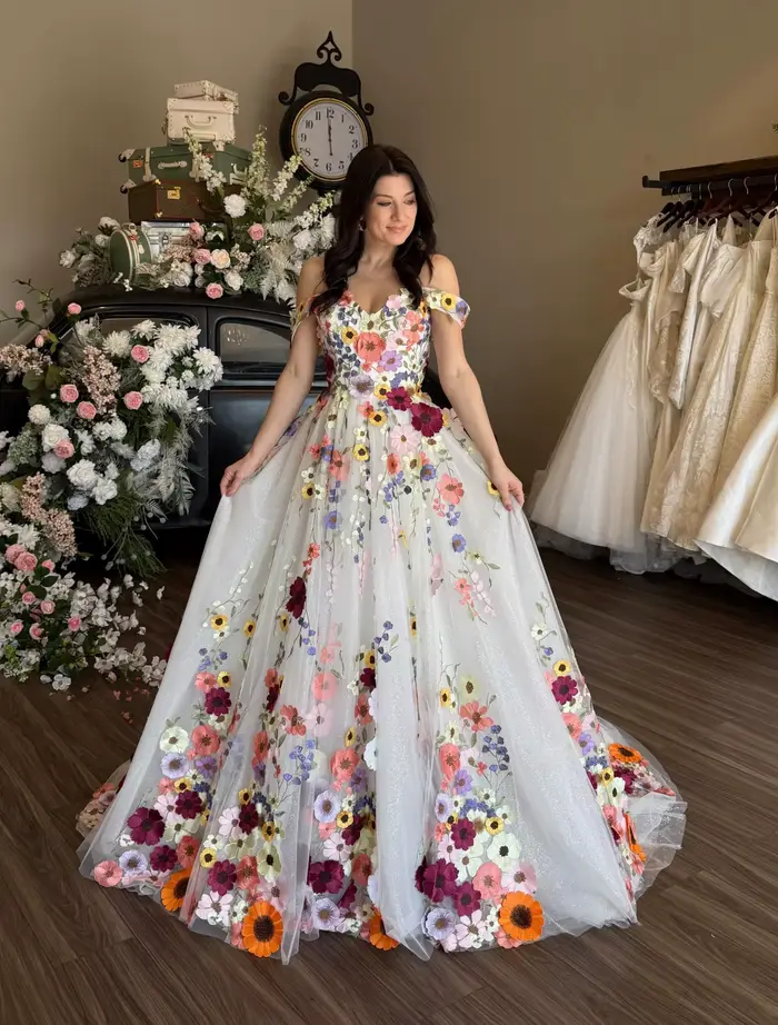 Robe de mariée brodée florale colorée princesse en polyester pour femmes avec soutien-gorge intégré occassions spéciales