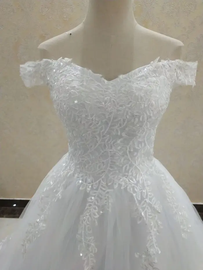 Robe de mariée princesse personnalisée en dentelle