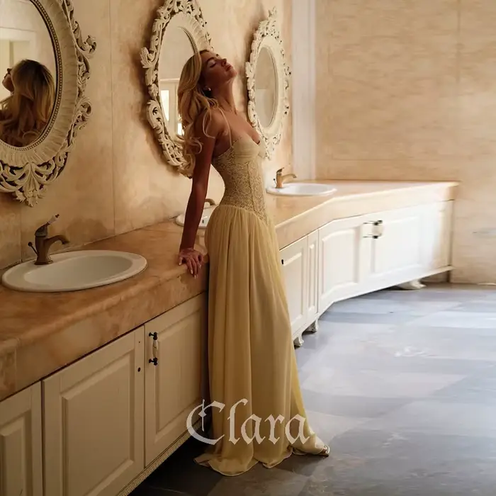 Robe de soirée Clara en dentelle avec sangles spaghetti pour femmes, sur mesure, sans manches, élégante pour mariage et cérémonie