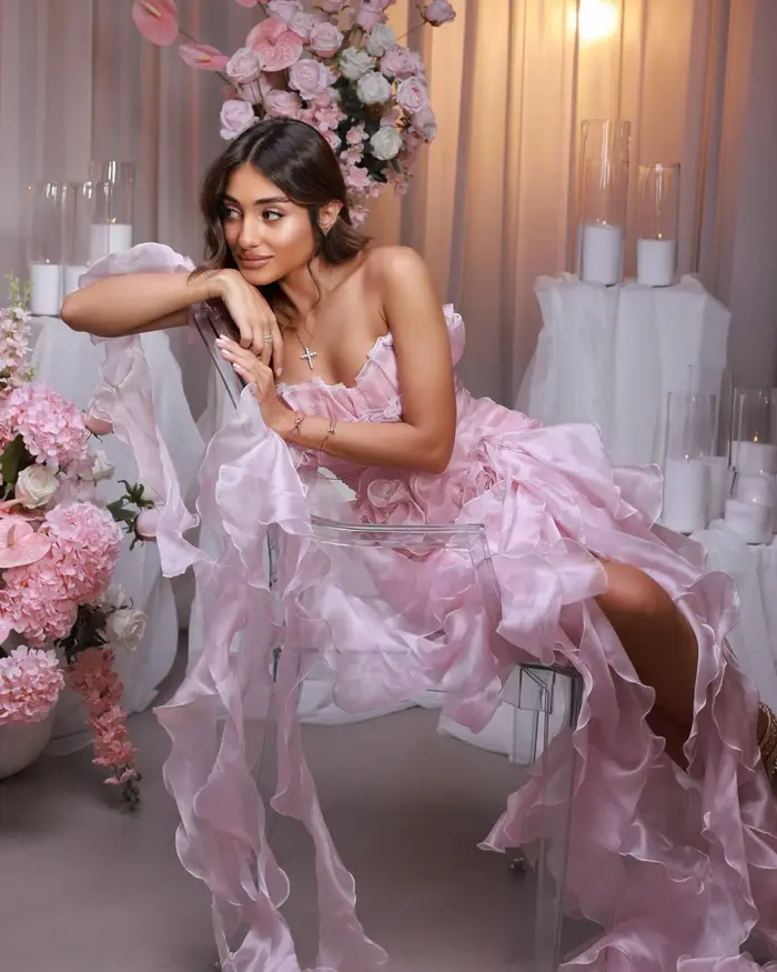 Jolies robes courtes plissées roses pour femmes