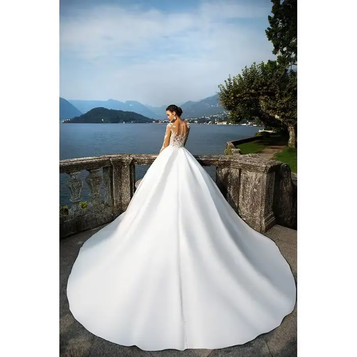 Robe de Mariée Personnalisée en Satin Simple avec Col en V et Train de Balayage pour Occasions Spéciales Femme