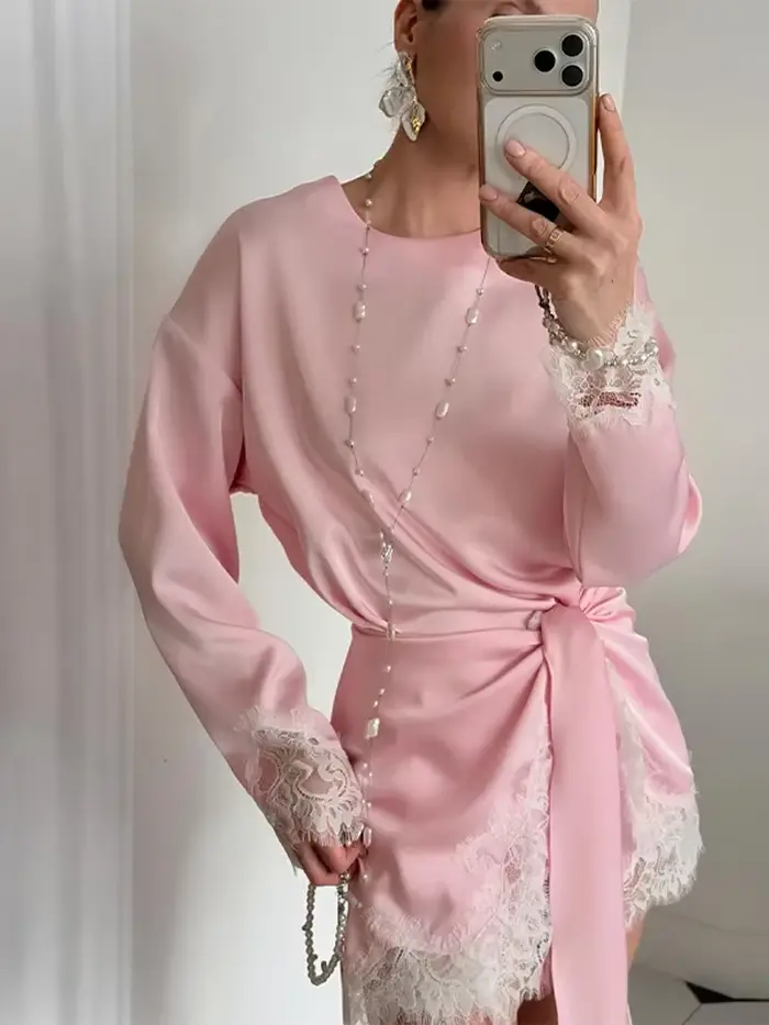 Robe élégante pour femme en satin