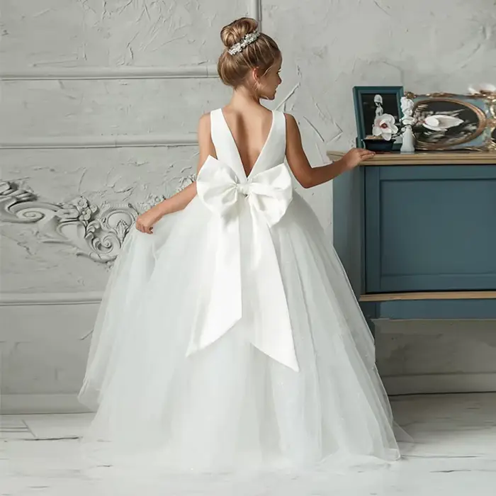 Robes de demoiselle d'honneur blanches longues pour filles