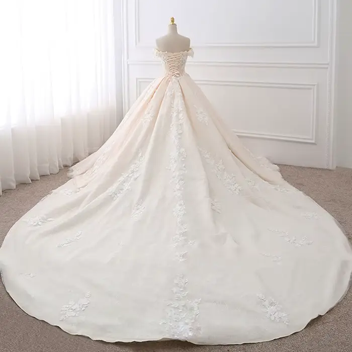 Robes de mariée 2026 blanches/ivoire
