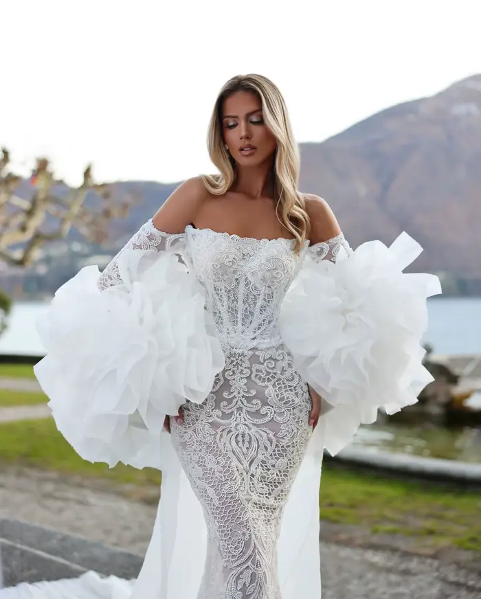 Élégant châle de mariée avec manches ballon et traîne fluide pour robe de soirée et occasions spéciales