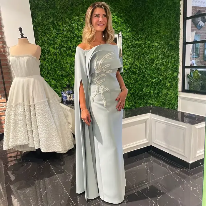 Robe de soirée élégante en polyester satiné sertie de perles pour femmes, idéale pour les mariages et les occasions spéciales