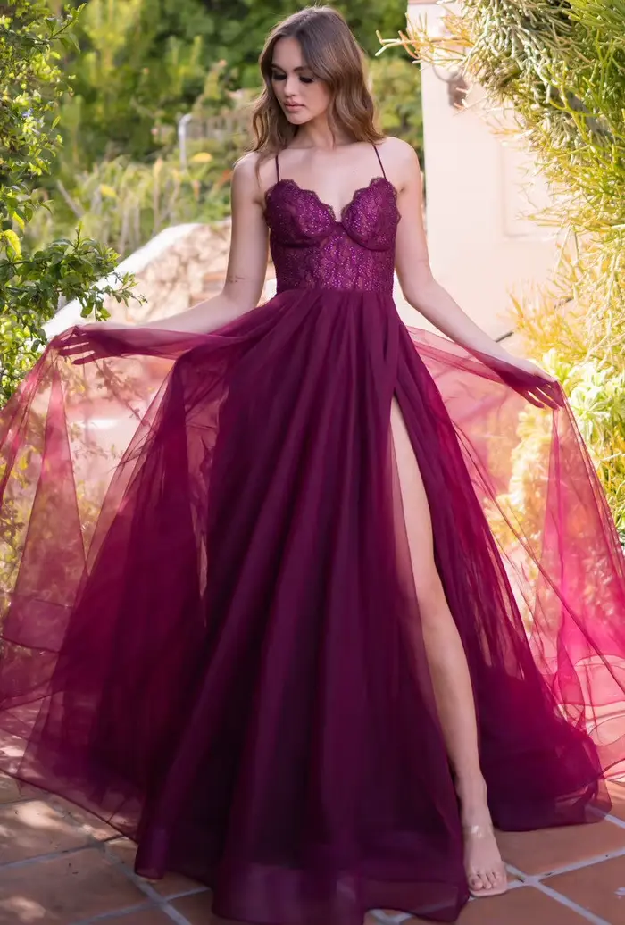 Robes de soirée en tulle chic avec dentelle, bretelles spaghetti, sequins, col en V, coupe trapèze, fente haute, pour fiançailles et bal de promo