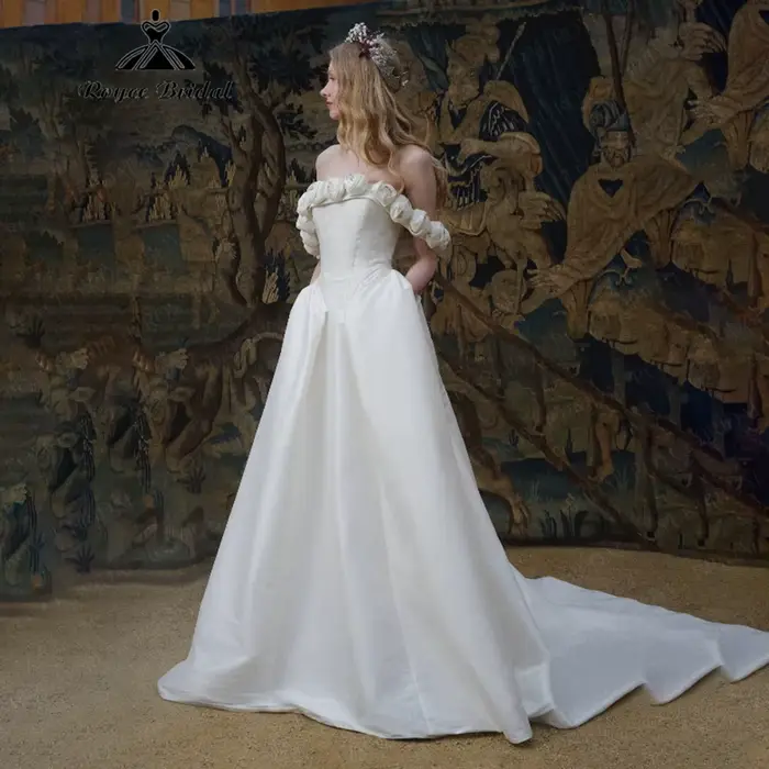 Robe de mariée minimaliste RoyceBridal coupe A-line 2026 avec fleurs 3D faites à la main
