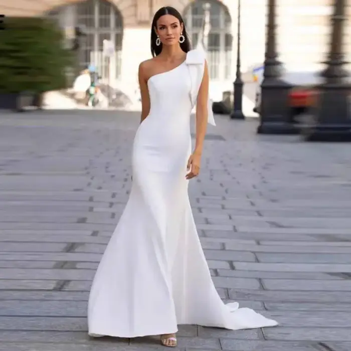 Robe de mariée sirène en mousseline et satin avec décolleté cuillère et applications en cristal pour femmes grandes tailles occasions spéciales