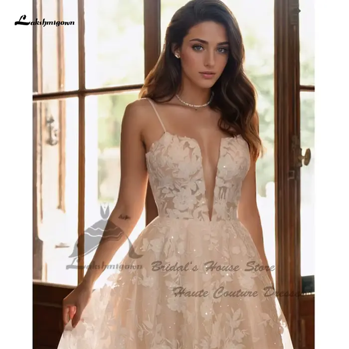 Robe de mariée bohème en dentelle champagne avec paillettes scintillantes col en V bretelles spaghetti pour femmes occasions spéciales romantique élégante