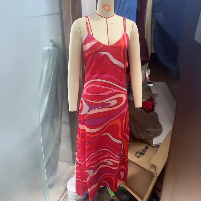 Camisole élégante en polyester imprimée pour femmes sans manches style été à épaules nues pour les sorties et les occasions spéciales