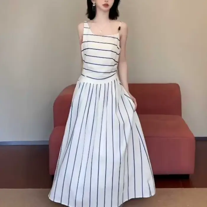 Robe longue d'été chic à rayures verticales et bretelles pour femme