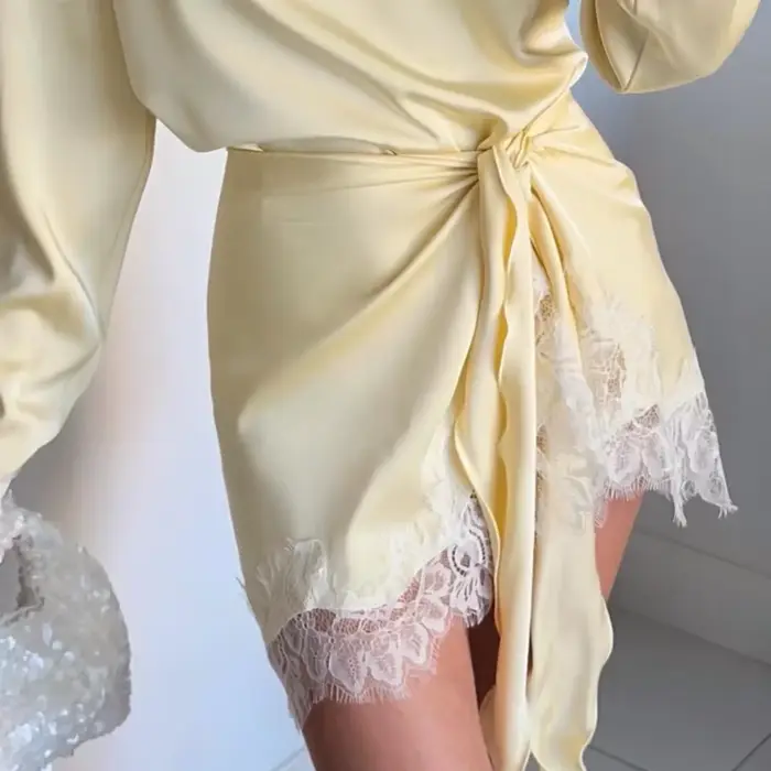 Robe élégante pour femme en satin, style cache-cœur, manches longues, poignets en dentelle, ourlet à