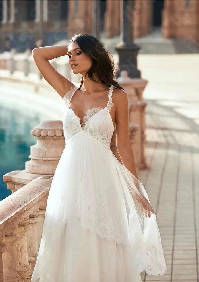 Robes de mariée empire charmantes personnalisées en dentelle 2025