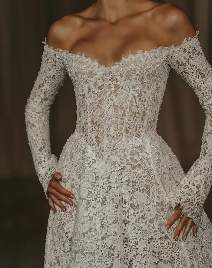 Robe de mariée blanche personnalisée en dentelle