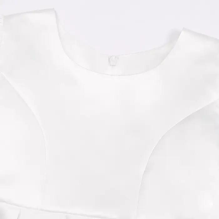 Robe blanche et impeccable