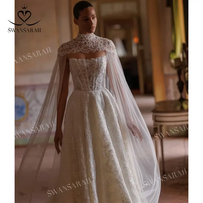 Robe de mariée SwanSarah sans manches, personnalisable en polyester, avec détails en dentelle et appliques florales pour mariage élégant et sophistiqué