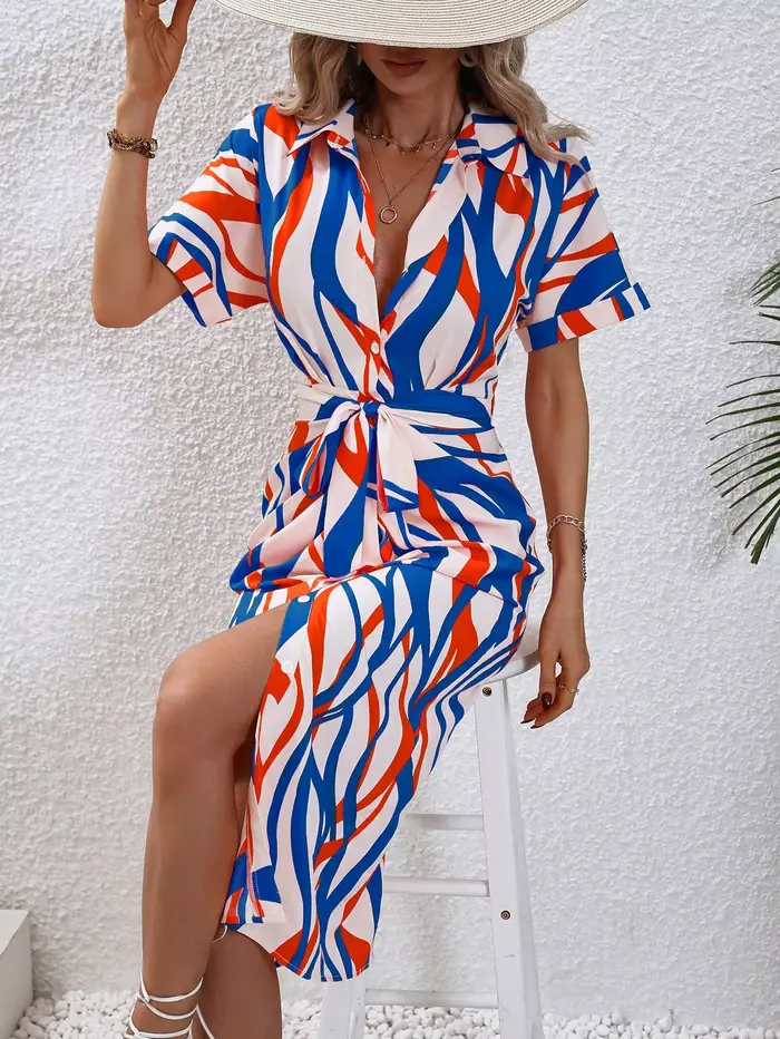 Robe chemise midi imprimée pour femme, style vacances à la française, col en V, cintrée à la taille, avec fente amincissante.
